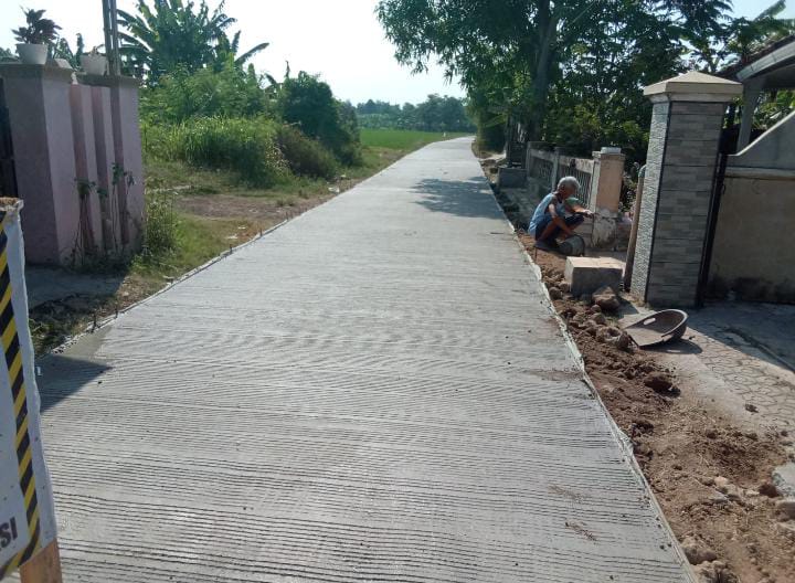 ‎APBD 2025 Biayai Pengecoran Jalan Pekandangan, Infrastruktur Makin Baik ‎